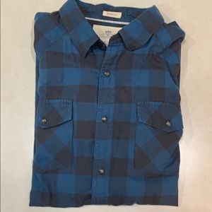 AMERICAN EAGLE LONG SLEEVE PERAL SNAP BUTTON DOWN